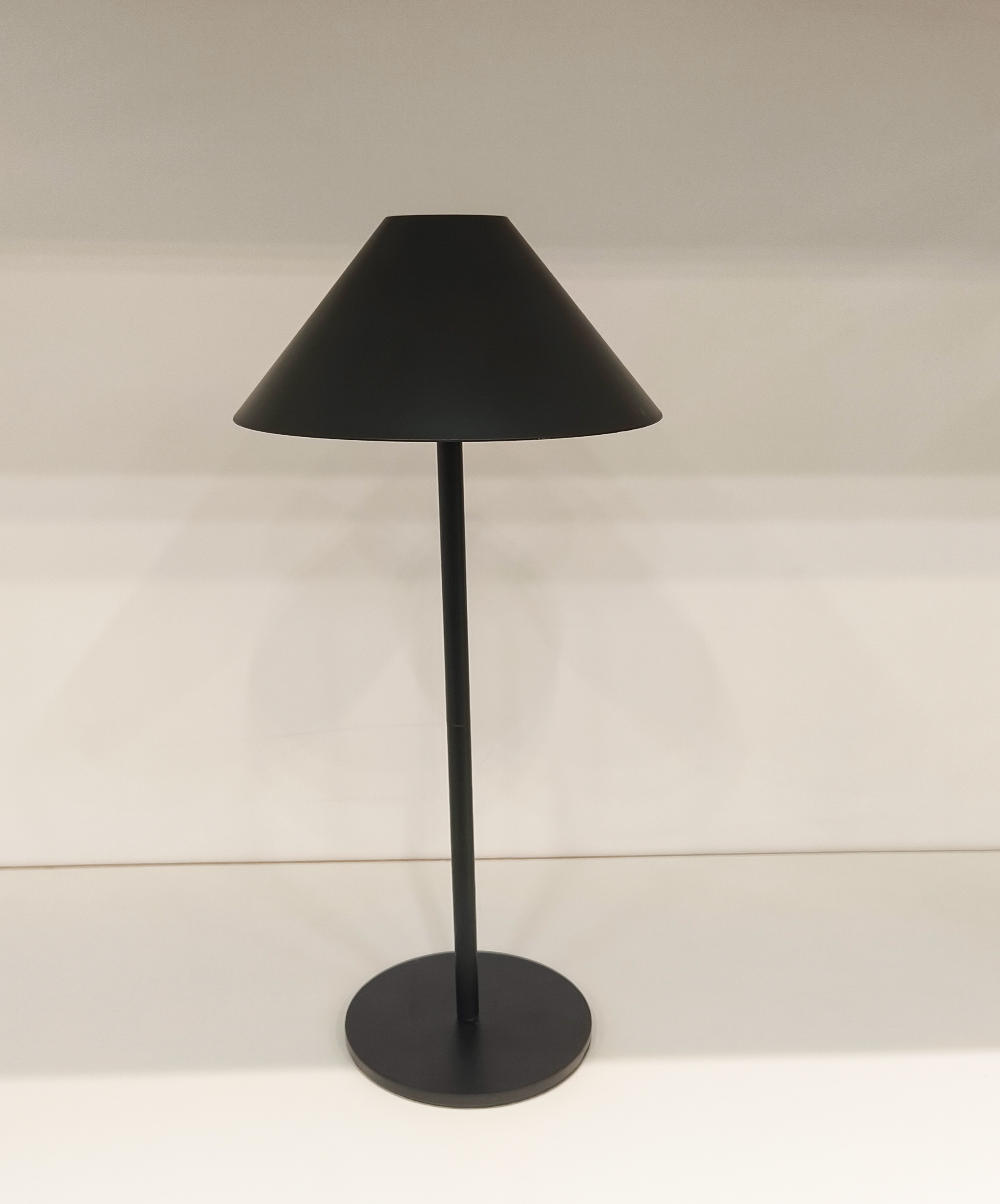 Umbrella shape desk lamp