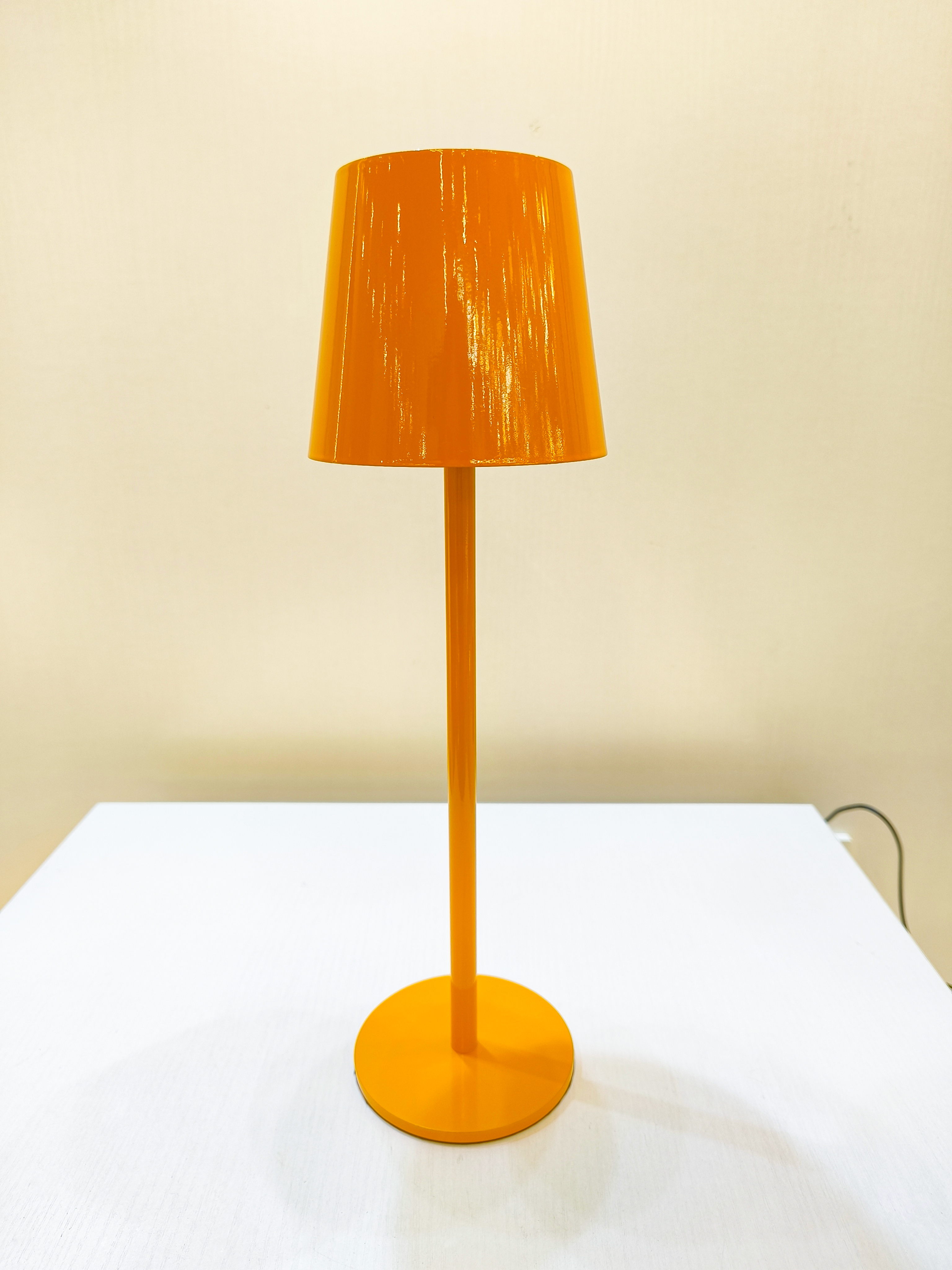 Round bottom rechargeable desk lamp
