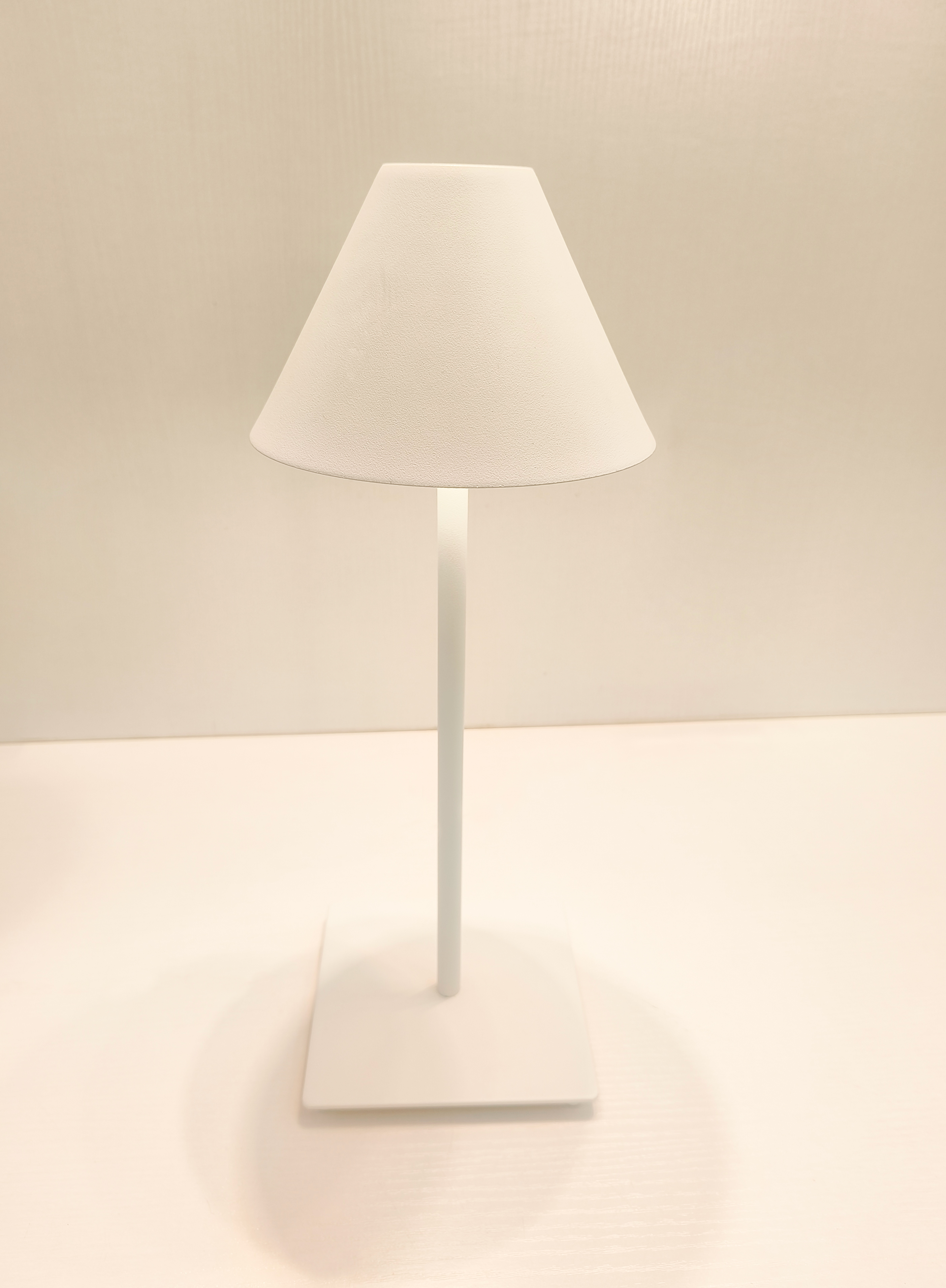 Umbrella shape desk lamp