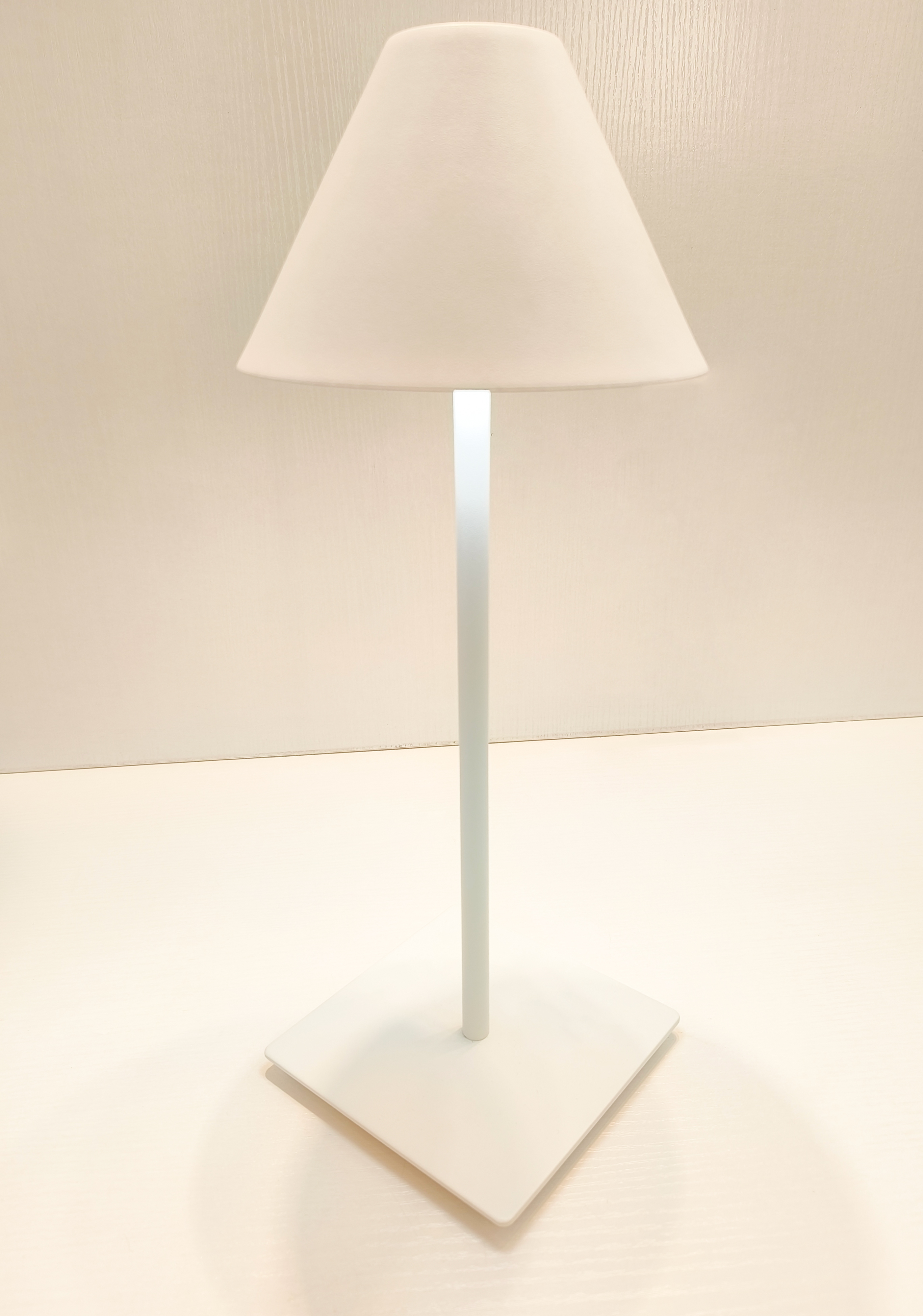 Umbrella shape desk lamp