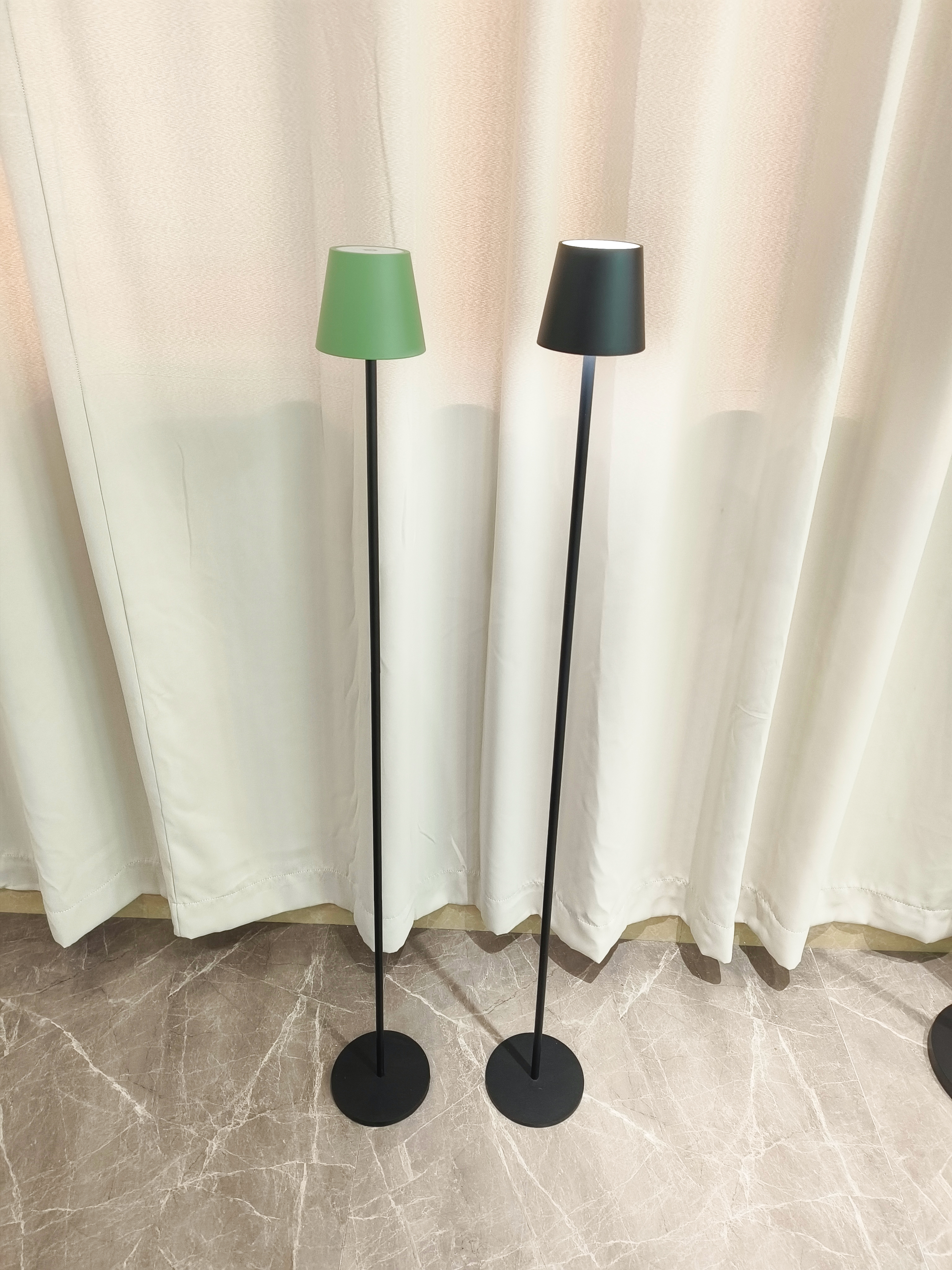 Glossy deep black bedside lamp
