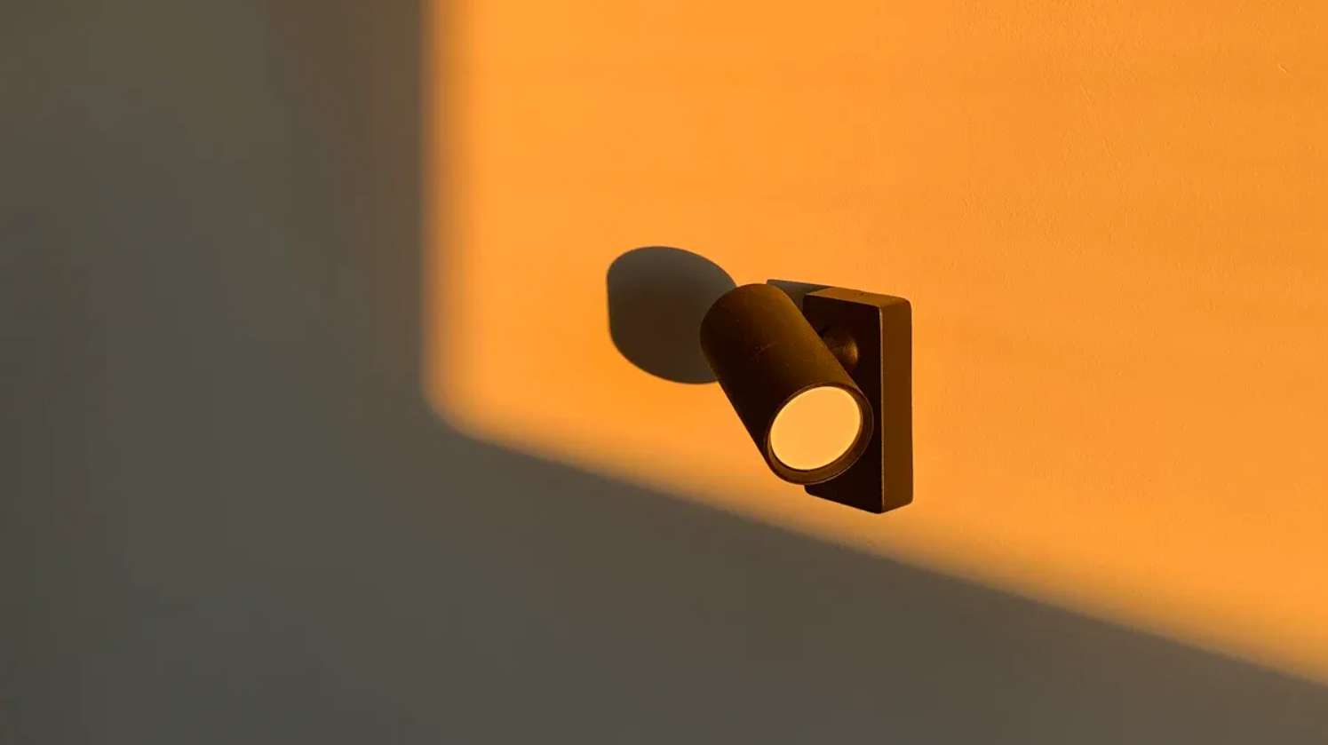 How Far Should A Spot Light Be Froma Wall​?